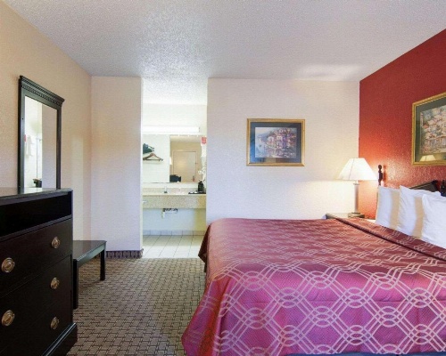 Econo Lodge Pine Bluff image 15