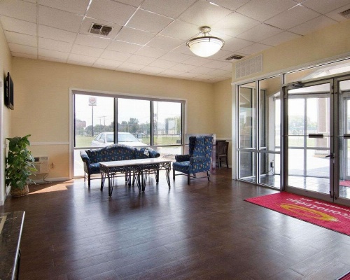 Econo Lodge Pine Bluff image 17