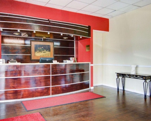 Econo Lodge Pine Bluff image 5