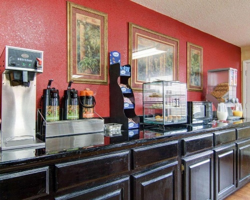 Econo Lodge Pine Bluff image 7