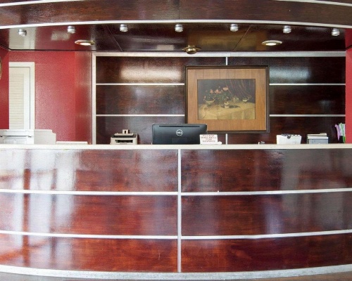 Econo Lodge Pine Bluff image 9